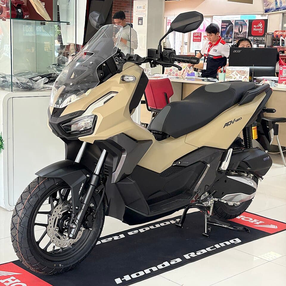 Sewa Honda ADV 160 2024 Adventure Scooter Jakarta Motorcycle rental Jakarta