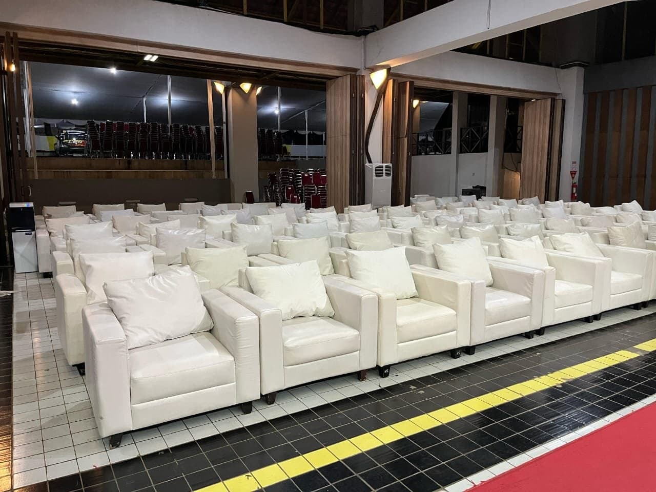 Meja Lesehan Furniture rental Jakarta