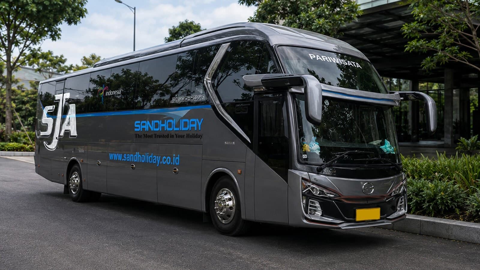 Long Elf Regular 19 Seat Bus rental Bandung