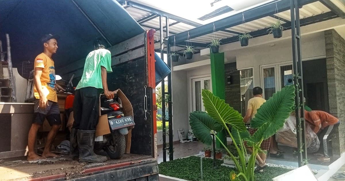Truk Angkutan Barang ke Jawa Bali Lombok Kalimantan Sumatera Pickup & Truck rental Bali